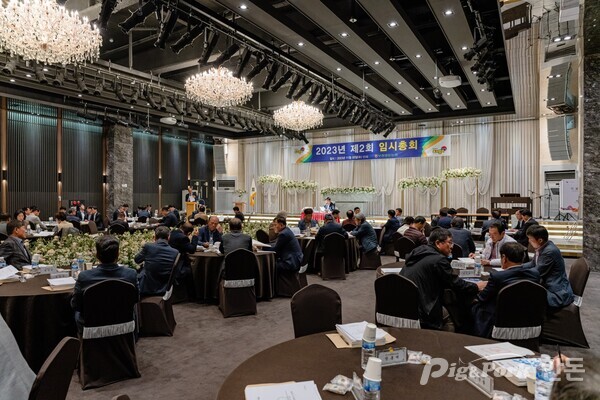 ▲ 부경양돈농협은 11월 8일 김해JW웨딩홀에서 '2023년 제2회 임시총회'를 개최했다. (사진 / 부경양돈농협)