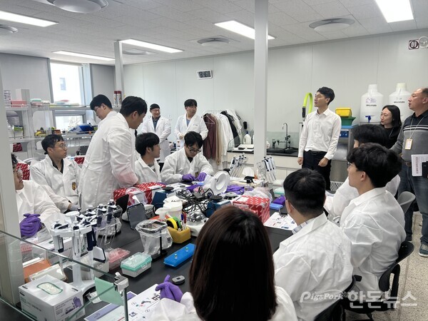 ▲ 검역본부는 시·도 구제역 정밀진단기관 담당자를 대상으로 구제역 정밀진단 실습 교육을 진행했다. (사진 / 검역본부)