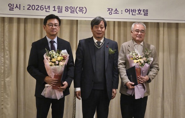 ▲ 수출 안전 분야 유공 업체 이글벳, 중앙백신연구소와 이동식 부장(가운데) 기념 촬영 (사진 / 지형진 기자)