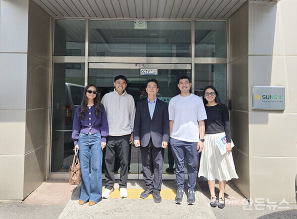 ▲ 최근 필리핀 현지 축산유통 관계자들이 성일기전을 방문해 현지 스마트 환기시스템 공급 방안을 논의했다. (사진 / 성일기전)